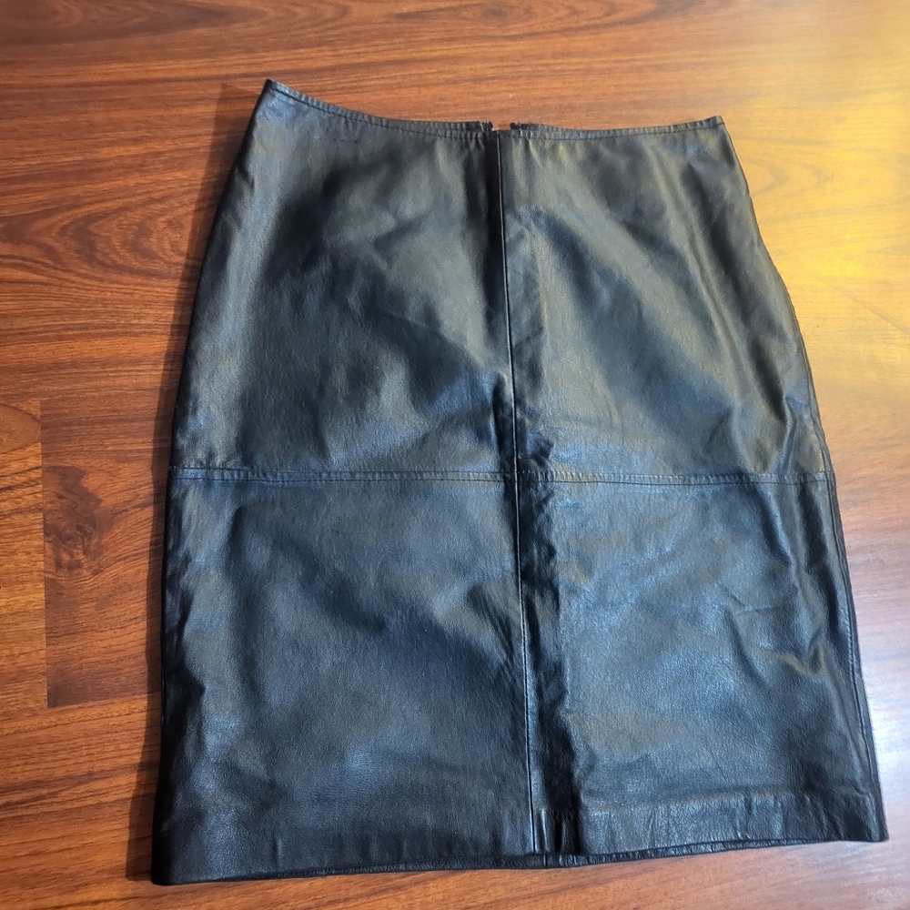Vintage Newport News black leather skirt Sz 2